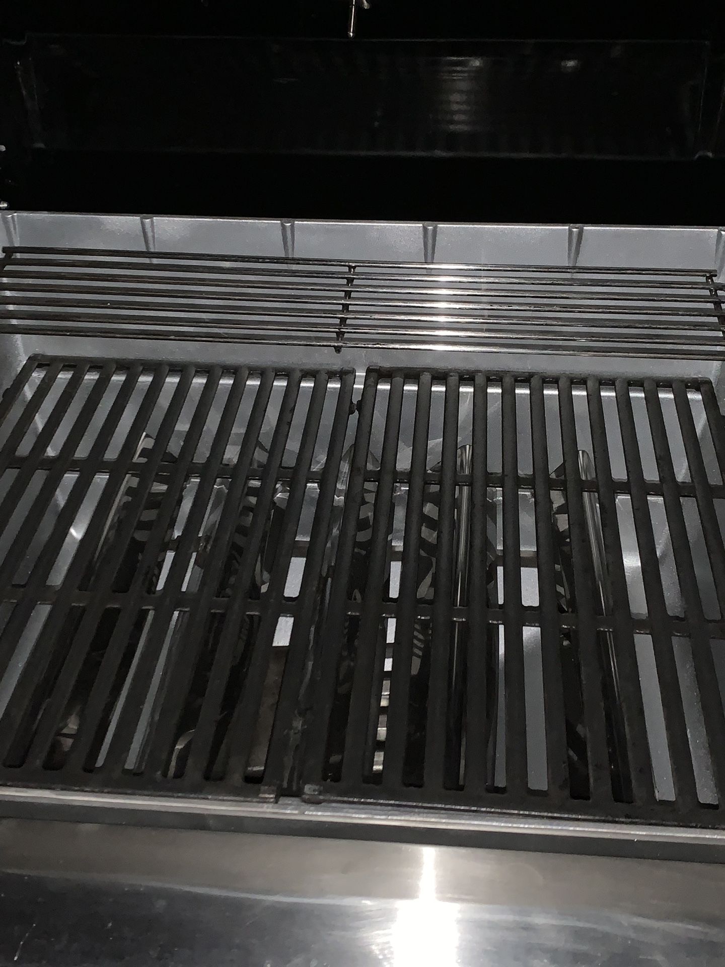 In Great Condition Weber BBQ Grill 3 Burners Black And Silver Spirit