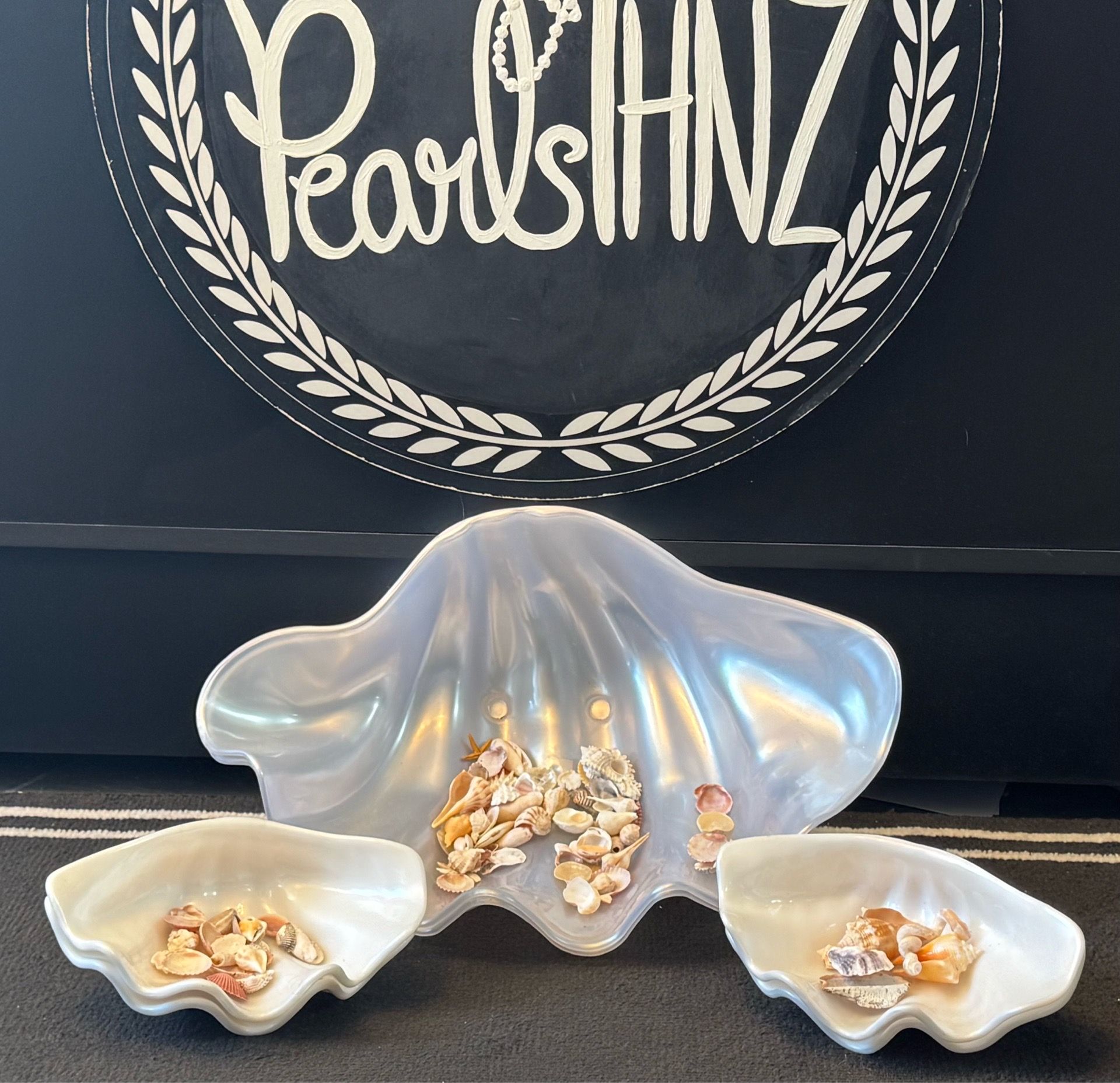 Plastic/pearl-sea-clam-bowl Shell trays 2 big and 8 small
