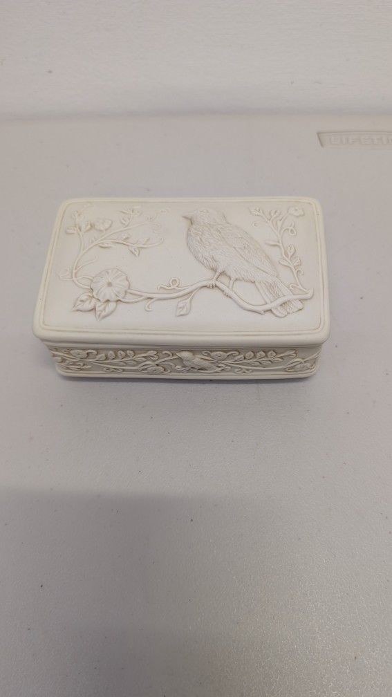 Jewelry/Music Box