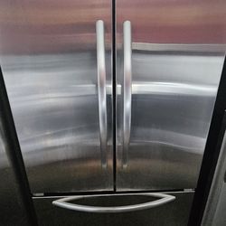 Kitchenaid Stainless French Door Bottom Freezer Refrigerator With Ice Maker In Freezer And Water Dispenser In Refrigerator