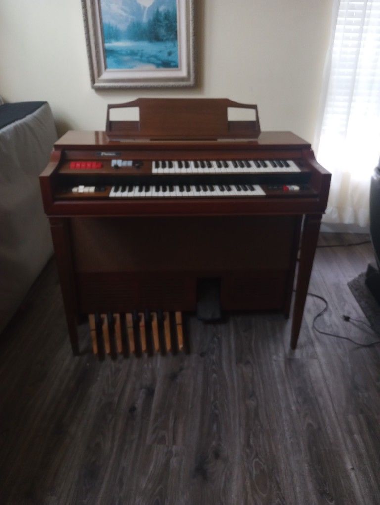 1960s Thomas Electric organ