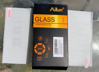 iPhone 17 screen protectors (2)