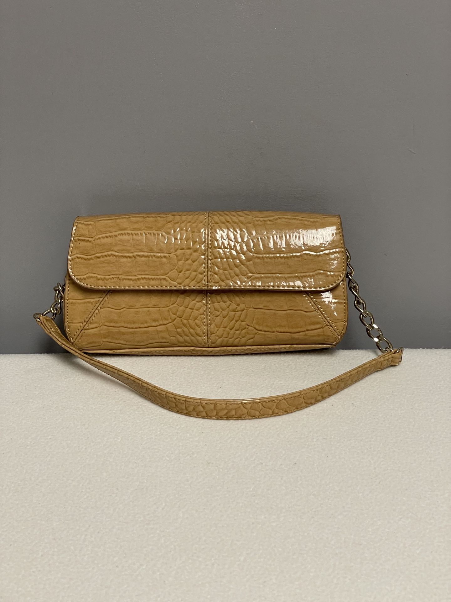 Liz Claiborne Faux Leather Clutch Handbag Purse – Tan, Reptile Pattern