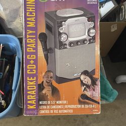GPX Karaoke CD+G Party Machine, model K2805. 