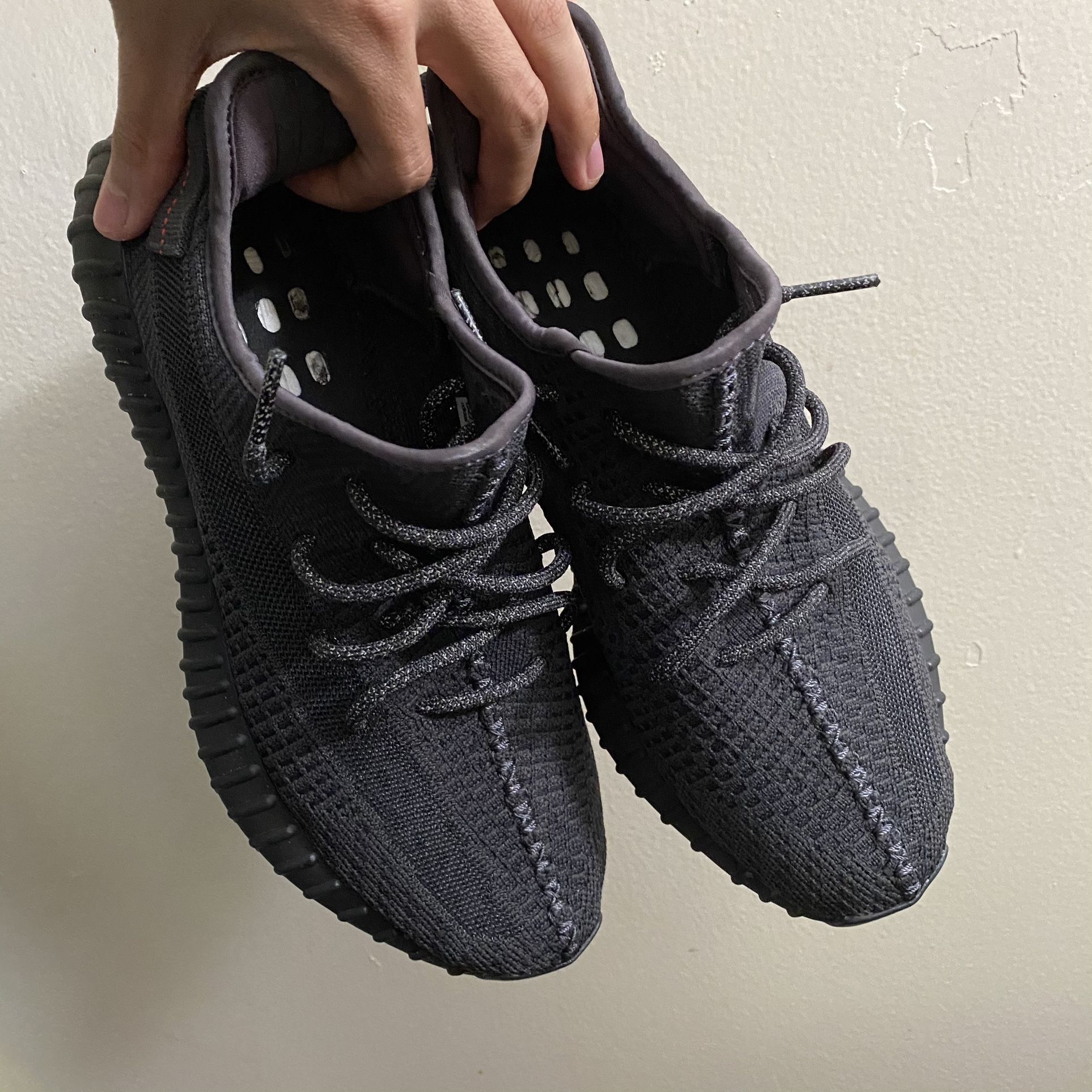Adidas Yeezy Boost 350 V2: Black Static (non-ref)