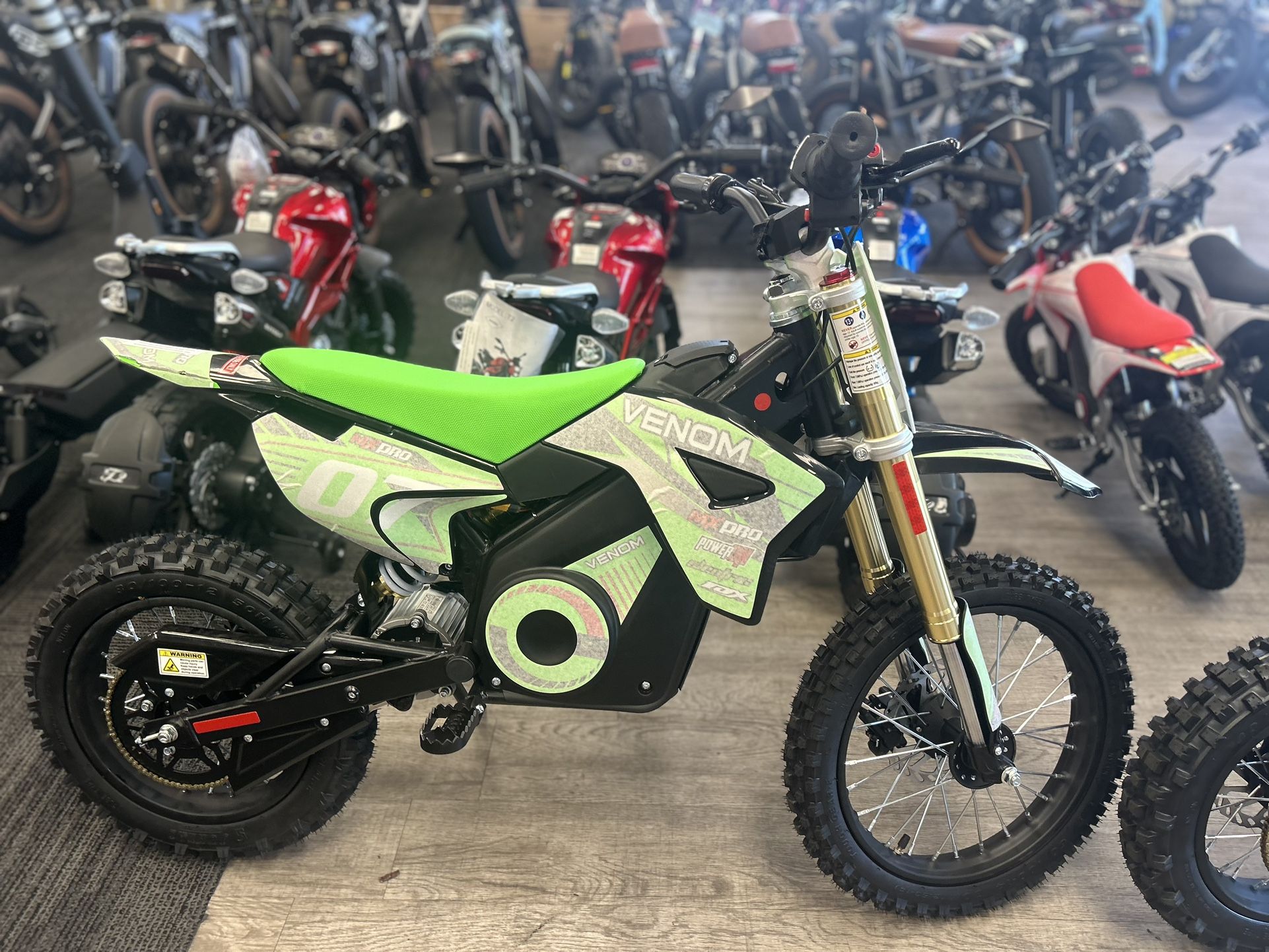 Venom Pro 1600W Electric Dirt Bike 25MPH/2 Hour Run Time.