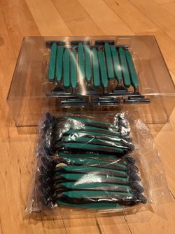 32—- NEW DISPOSIBLE RAZORS BARLEY JENSEN