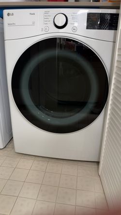 LG Washer and Dryer Set – ThinQ – Excellent Condition