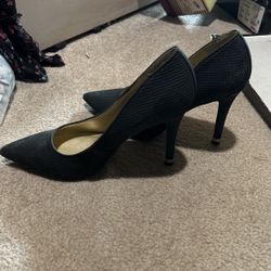 Size 9 Black Pumps guess