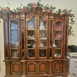 Vintage China Cabinet With Lighting