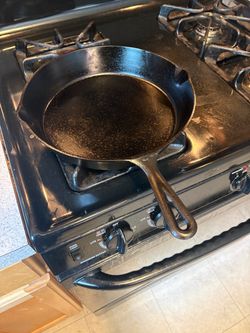 NO. 8 ANTIQUE 3 NOTCH LODGE CAST IRON SKILLET