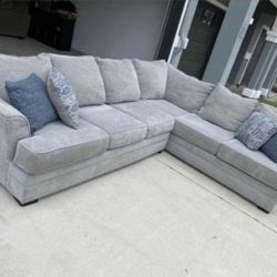 Living Spaces Sectional Great Condition 