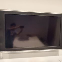 * Excellent condition Sony Bravia KDL 52XBR4 52” Floating Glass TV 