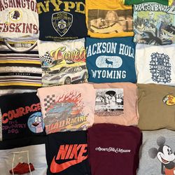 Lot (16) of T shirts