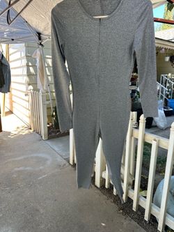 Women clothes 5 dls each size lag n medium  serious buyer plz hablo español