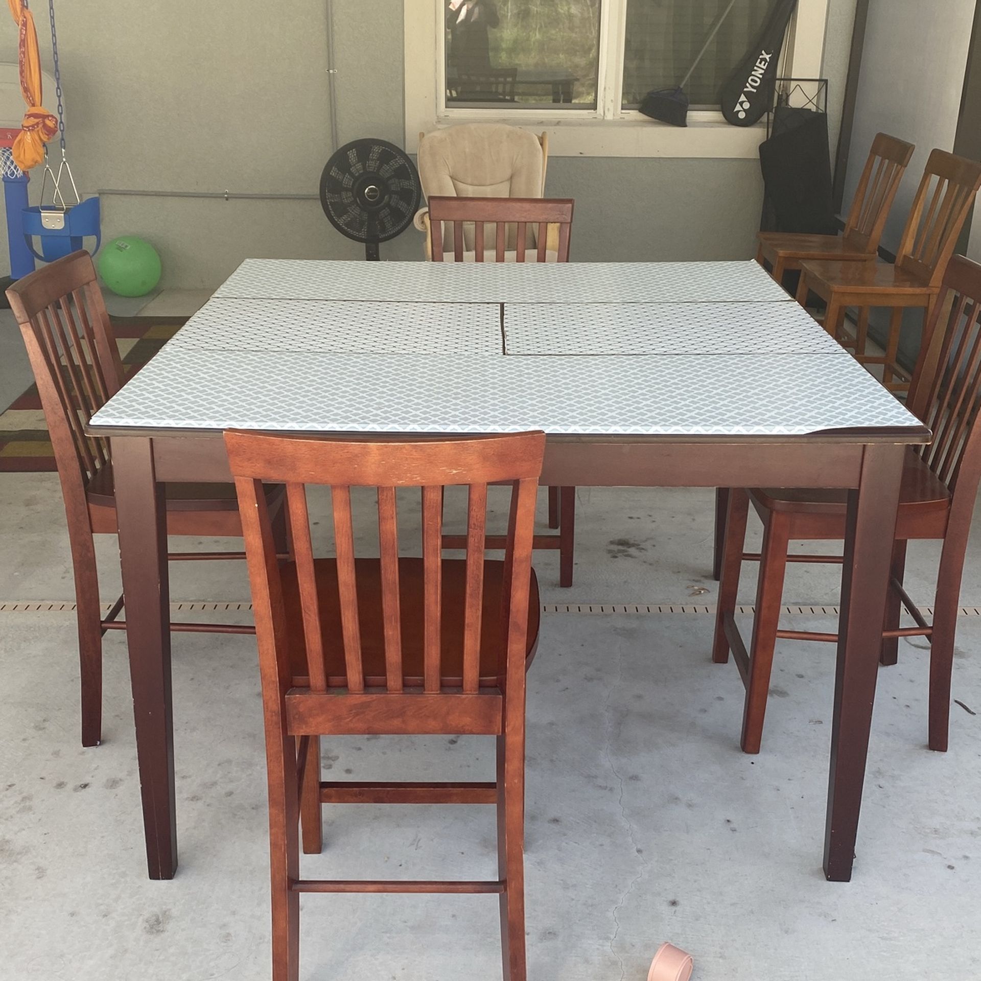 Extendable Dining Table with High Chairs