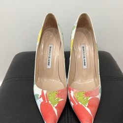 Manolo pink floral watercolor heels with box and dust bag