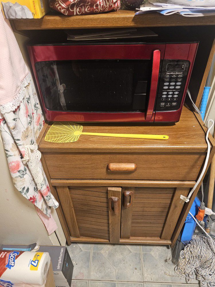 Cabinet And Microwave 