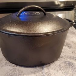 Lodge 5 Qt. Cast Iron Dutch Oven, Black for Sale in Nashville, TN - OfferUp