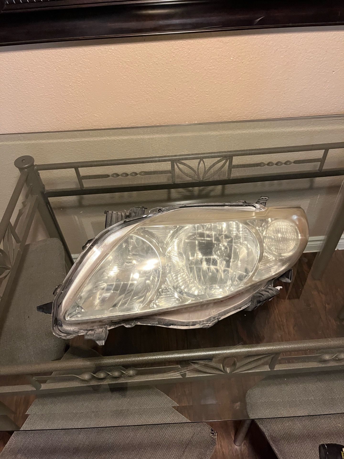 2009 to 2010 Toyota Corolla website driver side, Headlight