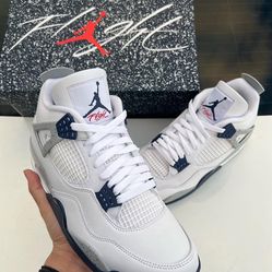 Jordan 4’s midnight navy