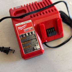 MILWAUKEE M12 M18 BATTERY CHARGER