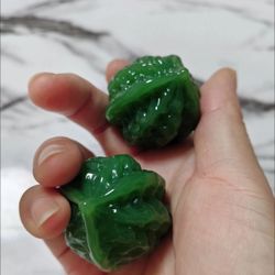 Jade walnut hand-held piece, a solid hand-held ball, a jade plaything