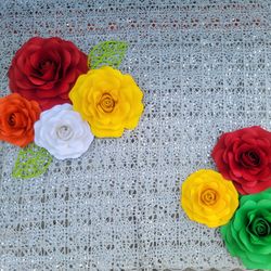Paper Roses/ Rosas De Papel 