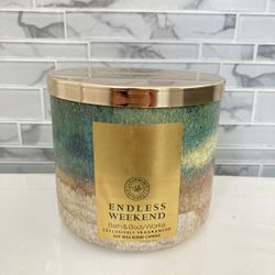 Bath & Body Works Candle Endless Weekend