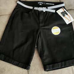 Black Size 8 Midrise 11” Bermuda Shorts  