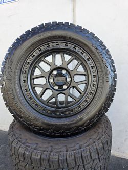 20" KMC rims w/ 34" Falken Wildpeak AT4 tires