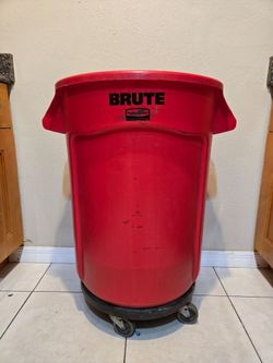 Commercial trash receptacles