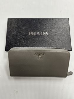 Prada Wallet, With Box, In Great Condition, Entrupy Verified 