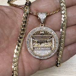 14k premium gold plated stamped close links Cuban necklace and pendant🔥🔥