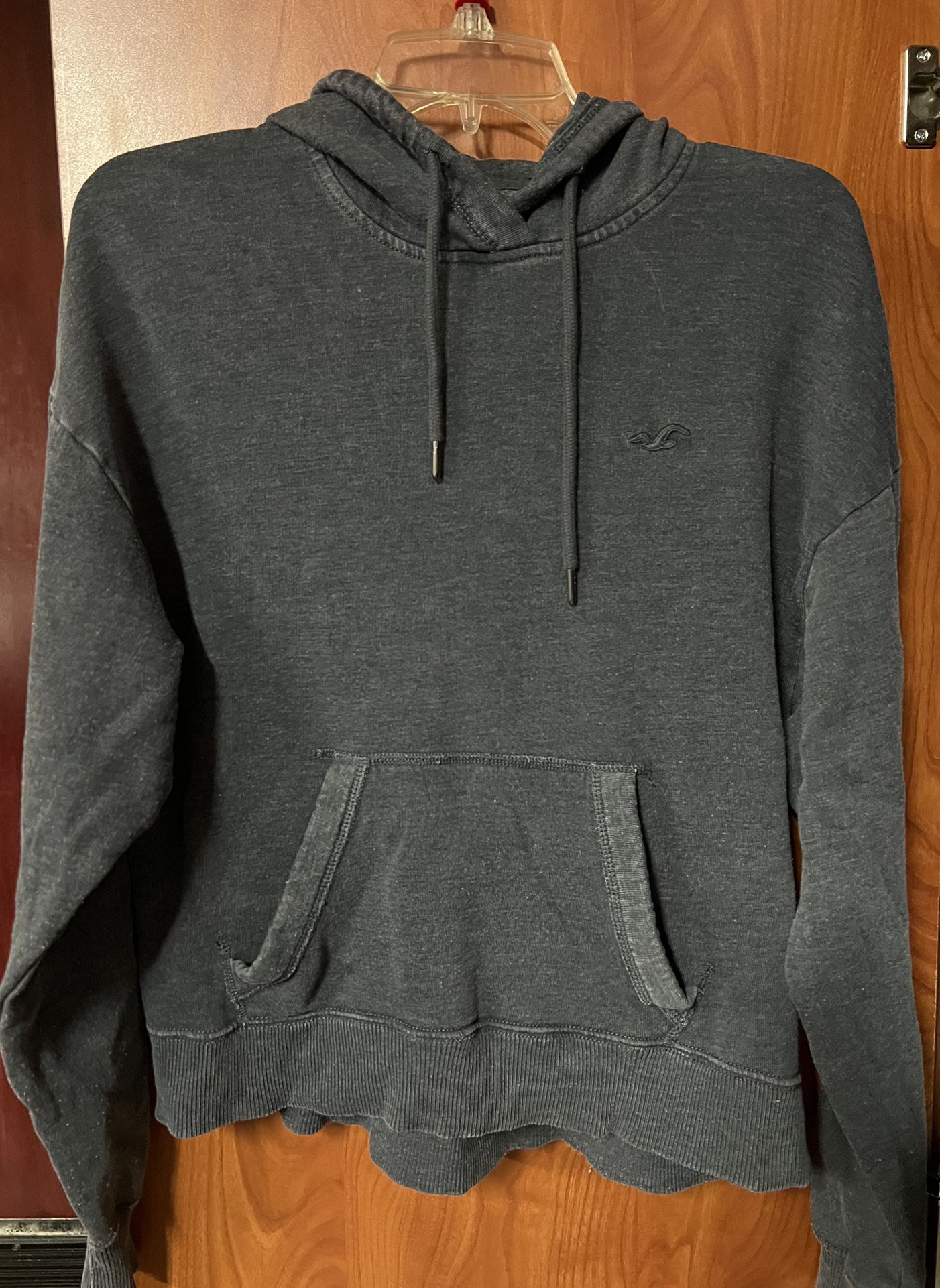 hollister dark gray/black hoodie (size s)
