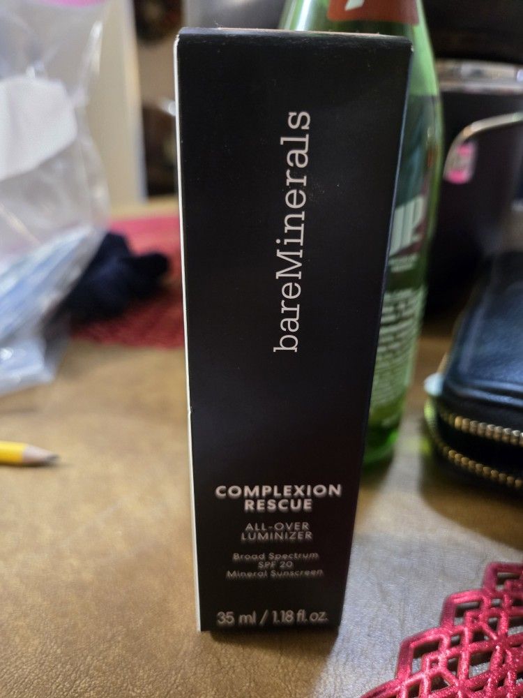 Complexion Rescue Tinted Moisturizer .