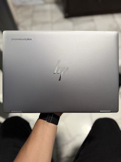 HP - 2-in-1 14" Wide Ultra XGA Touch-Screen Chromebook Plus Laptop - Intel Core i3 - 8GB Memory - 256GB SSD - Mineral Silver