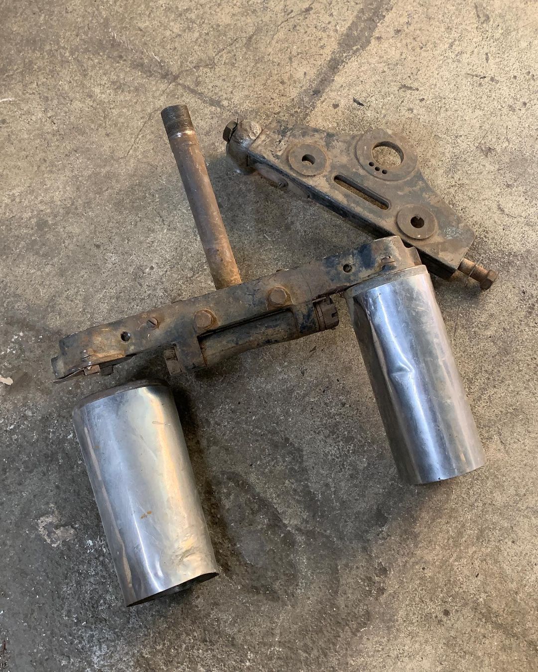 Early Adjustable 41mm Wide Glide Trees.