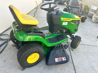 John Deere S100 42 in 17.5 HP GAS Hydrostatic Riding Lawn Tractor