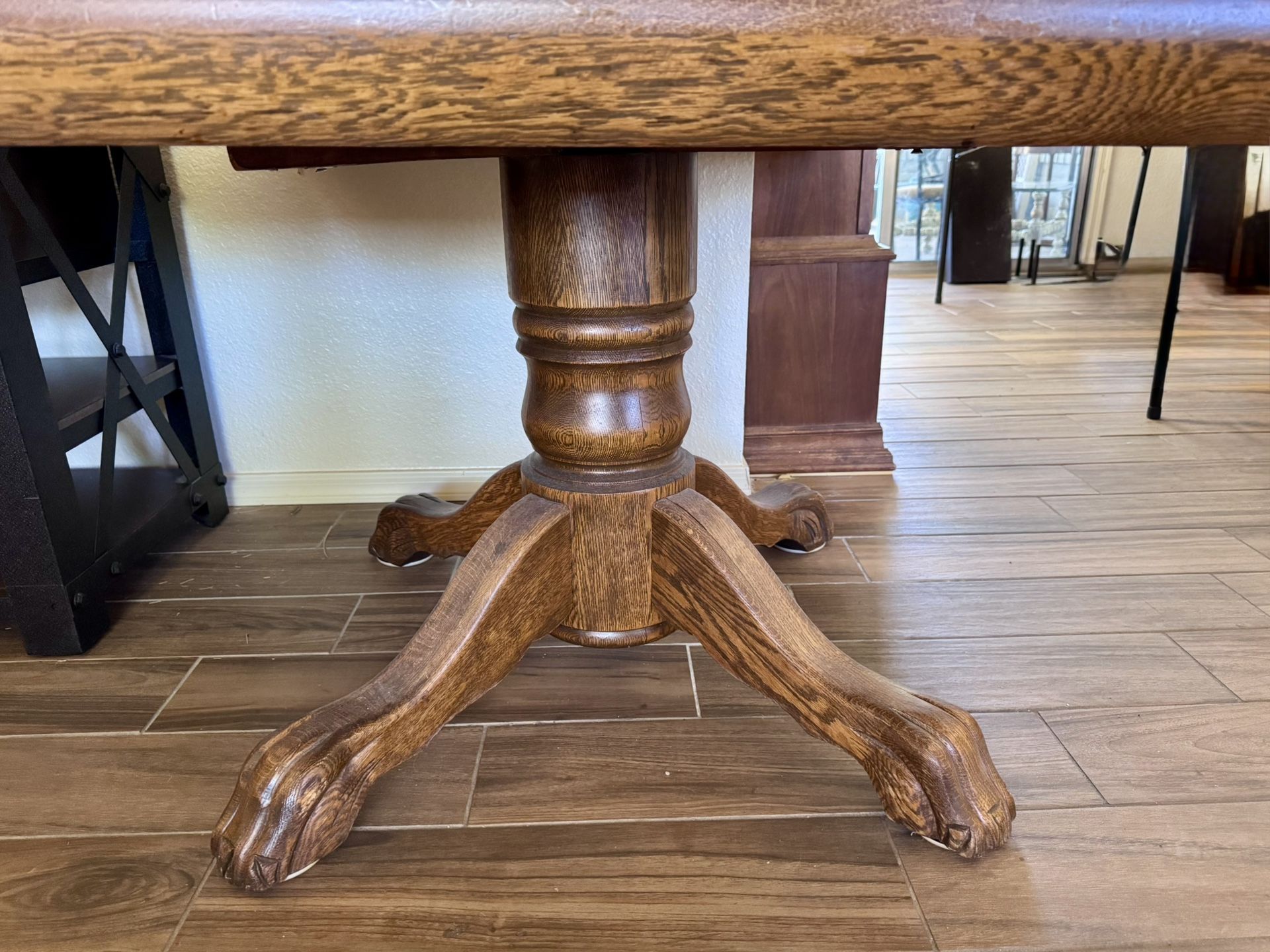 Solid Oak Pedestal Dining Table – Beautiful Grain • Sun City West