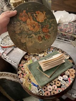 Assorted Vintage Thread Tin