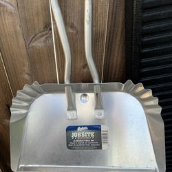 Professional 17 in. Aluminum Dust Pan