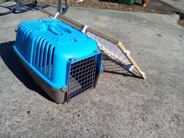 Blue Dog Kennel Small /Gate 20.00
