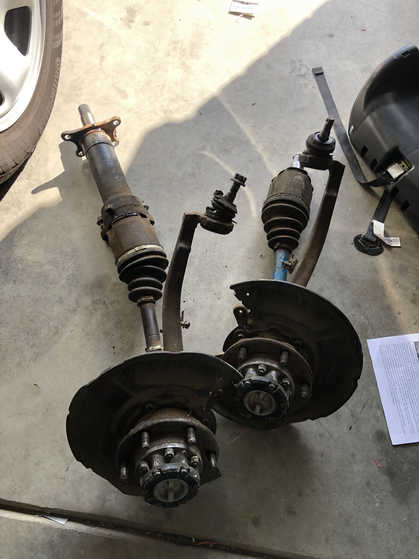 1St Gen Tacoma Manual Hubs with Axles and Spindles