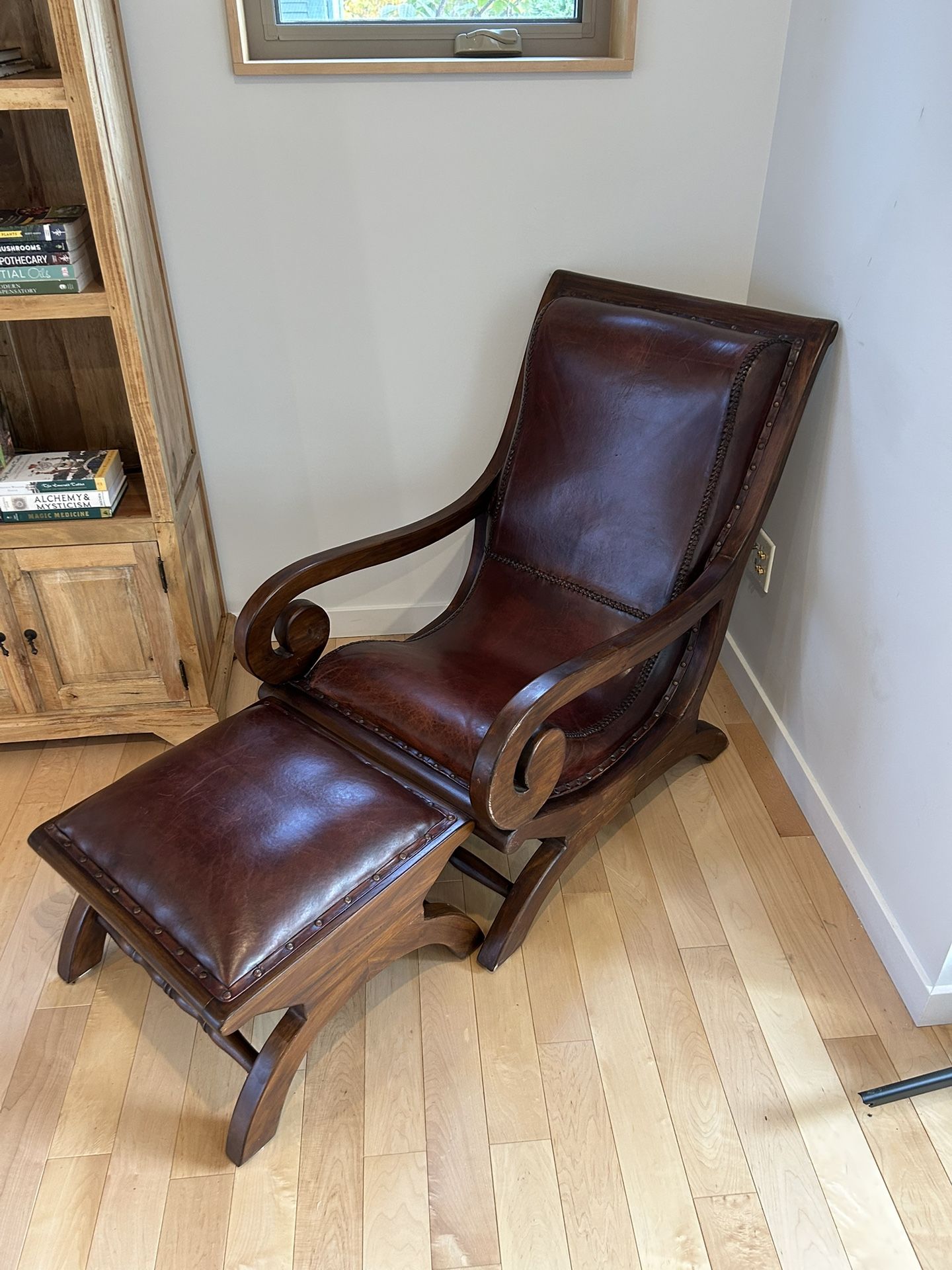 Leather Chair With Ottoman