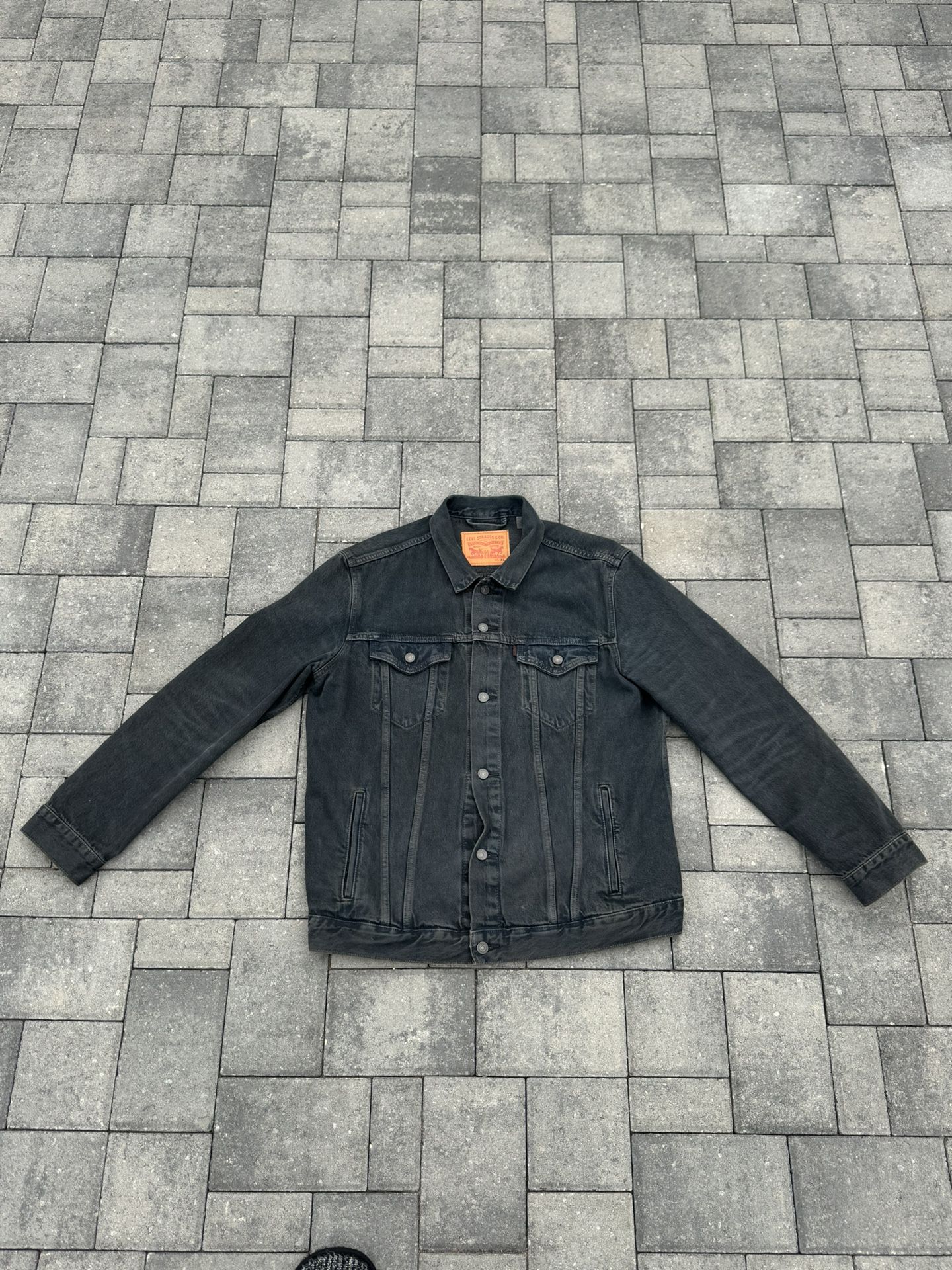 Black Levi’s Denim Jacket Size Men’s XL