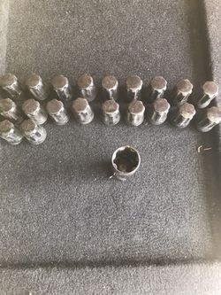 Bolts and lock for rims