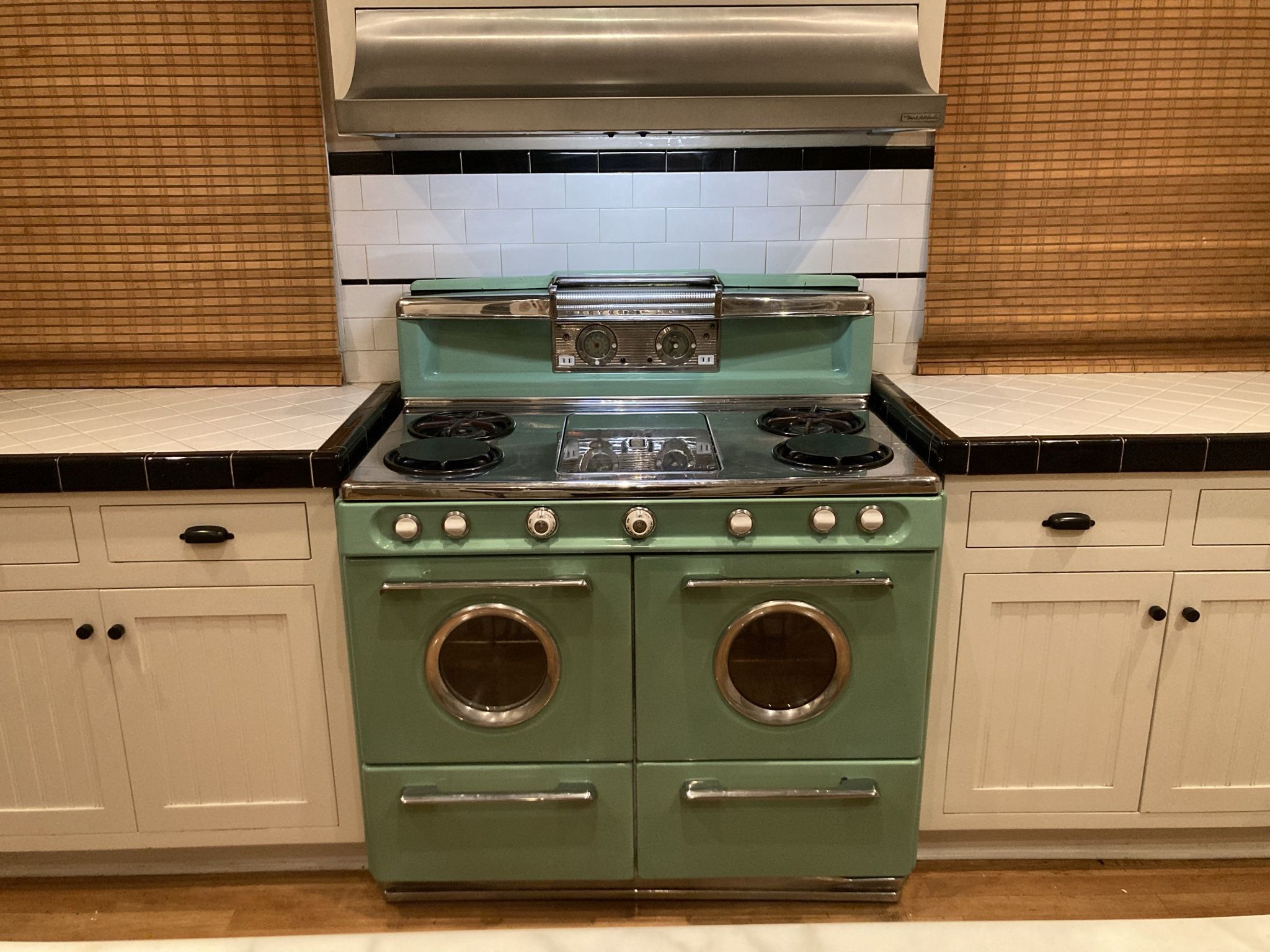 1950 Western Holly 40 in. Vintage Stove - Green