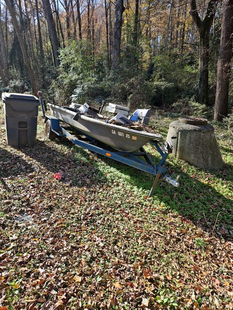 Boat And Trailer 600