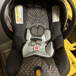 Chicco Keyfit 30 Carseat & Base